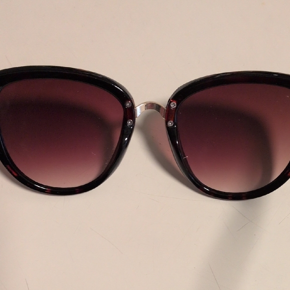 Stylish Black Sunglasses - Picture 9 of 9